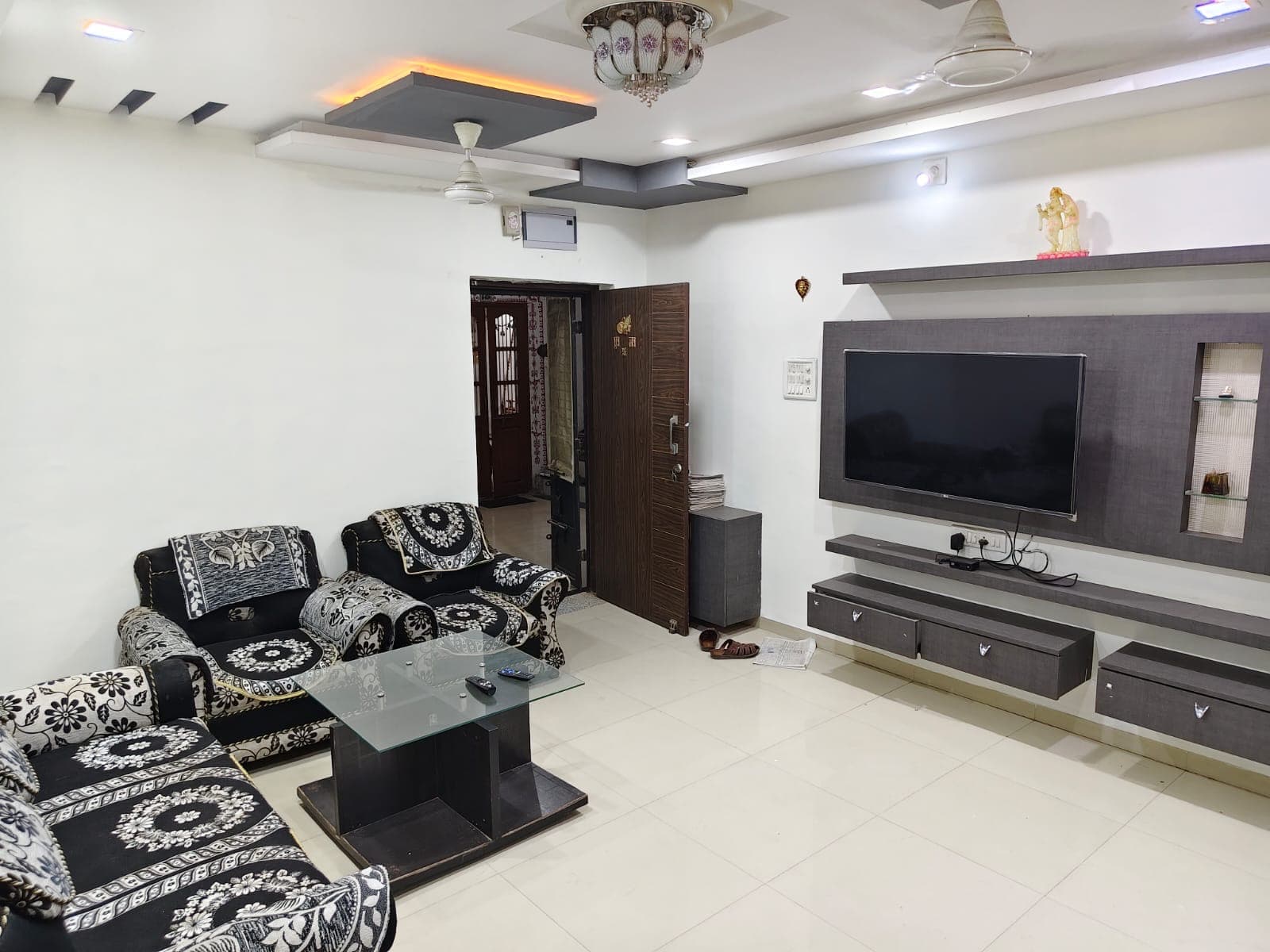2 BHK Fully Furnished Flat for Rent Waghodia Road - 1